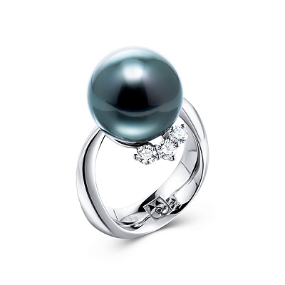 Ring with Tahitian pearl and diamonds