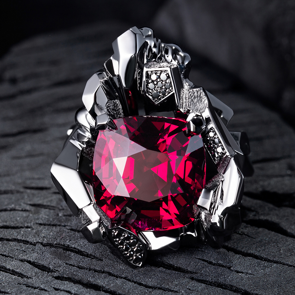 Ring with rhodolite garnet and diamonds картинка 5