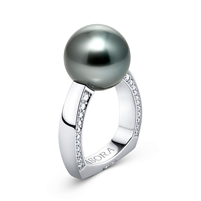 Ring with Tahitian pearl and diamonds