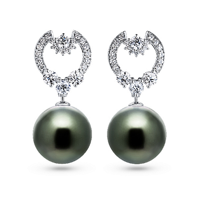 Earrings with Tahitian pearls and diamonds