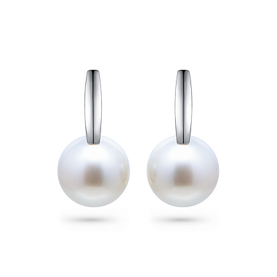 Earrings with South Sea pearls and diamonds