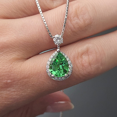 Pendant with tsavorite and diamonds