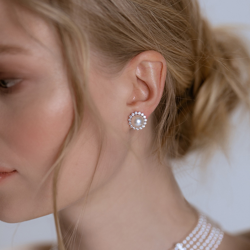 Stud earrings with Akoya pearls and diamonds картинка 3
