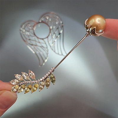 Pin with yellow sapphires, golden South Sea pearl and diamonds