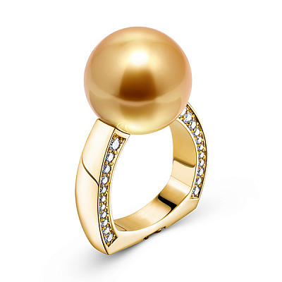 Ring with golden South Sea pearl and diamonds