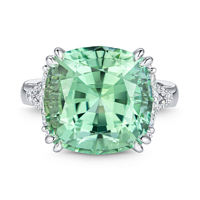 Ring with green tourmaline and diamonds
