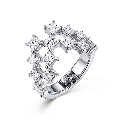 Ring with diamonds