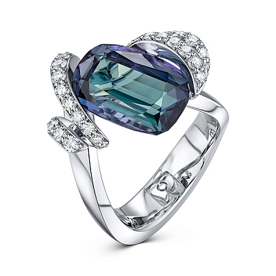 Ring with unheated tanzanite and diamonds