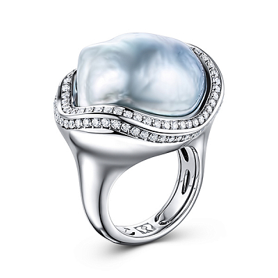 Ring with South Sea baroque pearl and diamonds