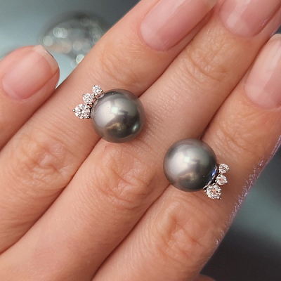 Earring with Tahitian pearl and diamonds