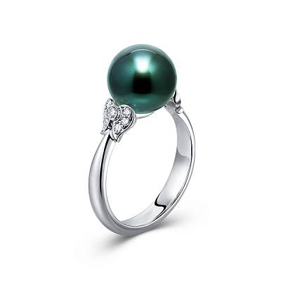 Ring with Tahitian pearl and diamonds