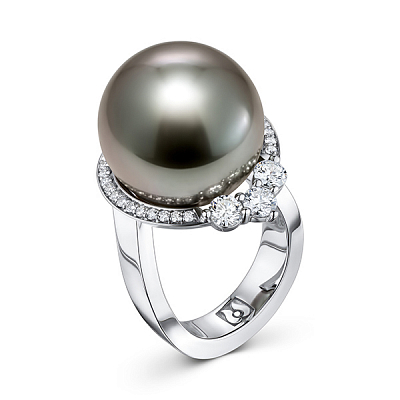 Ring with Tahitian pearl and diamonds