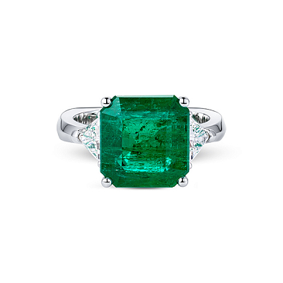 Ring with emerald and diamonds