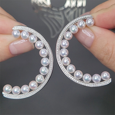 Earrings with akoya pearls and diamonds