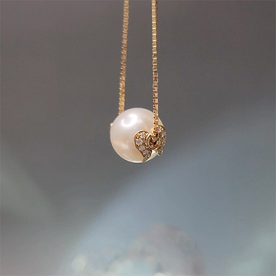 Pendant with Akoya pearl and diamionds