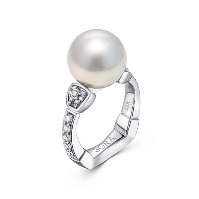 Ring with South Sea pearl and diamonds
