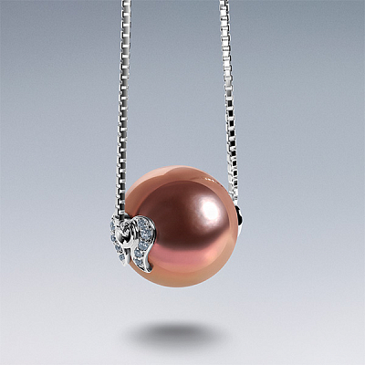 Pendant with freshwater pearl and diamonds