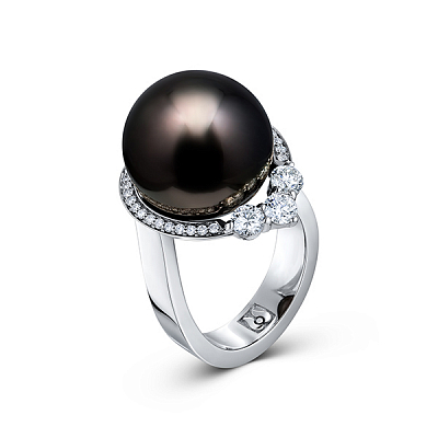 Ring with Tahitian pearl and diamonds