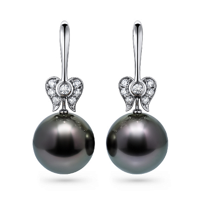 Earrings with Tahitian pearls and diamonds