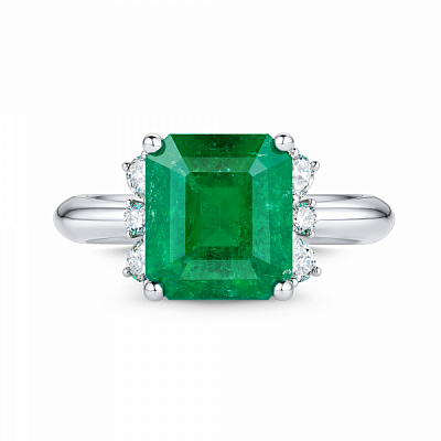 Ring with emerald and diamonds
