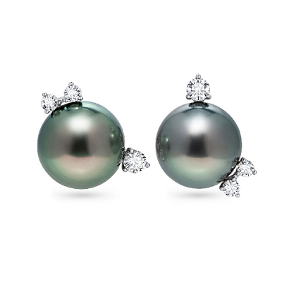 Stud earrings with Tahitian pearls and diamonds