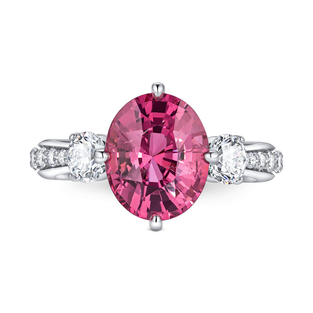 Ring with Mahenge spinel and diamonds картинка 1