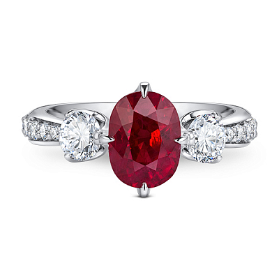 Ring with ruby and diamonds
