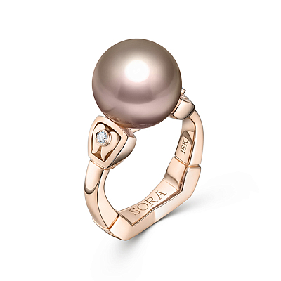 Ring with freshwater pearl and diamonds