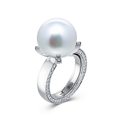 Ring with South Sea pearl and diamonds