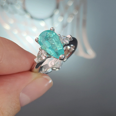 Ring with paraiba tourmaline and diamonds
