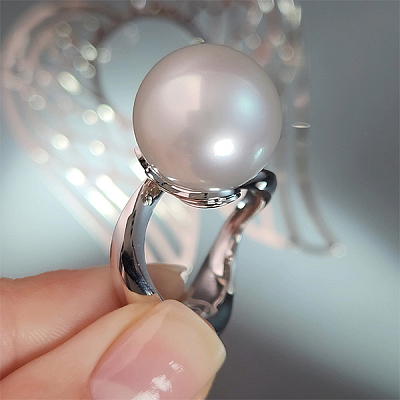 Ring with South Sea pearl 