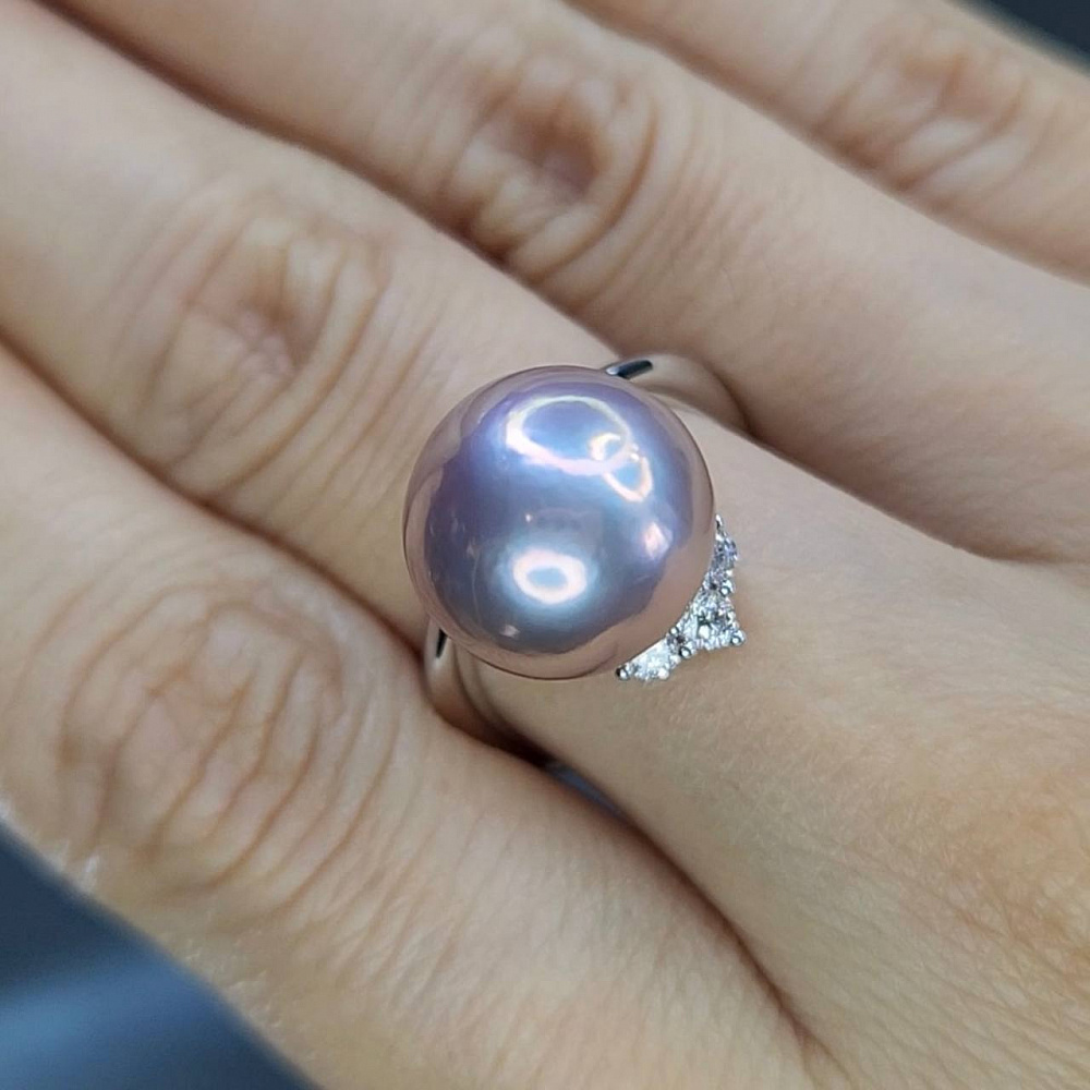 Ring with freshwater pearl and diamonds картинка 4