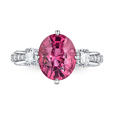 Ring with Mahenge spinel and diamonds