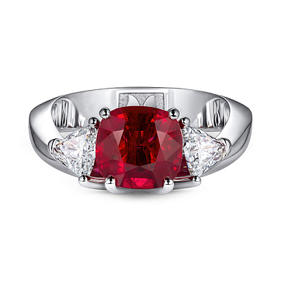 Ring with ruby and diamonds