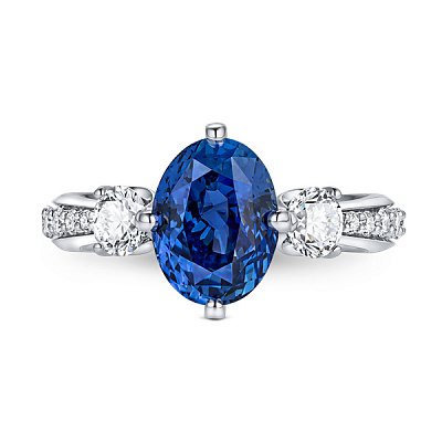 Ring with Cornflower sapphire and diamonds