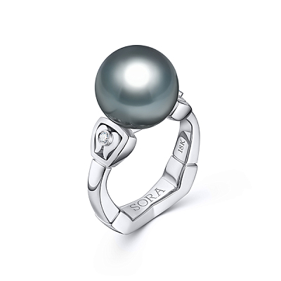 Ring with Tahitian pearl and diamonds