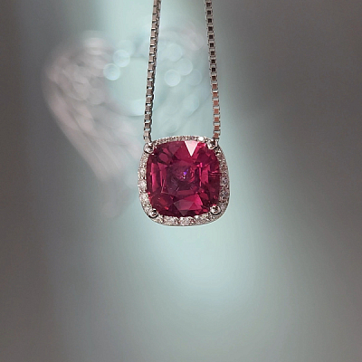 Pendant with rubellite and diamonds