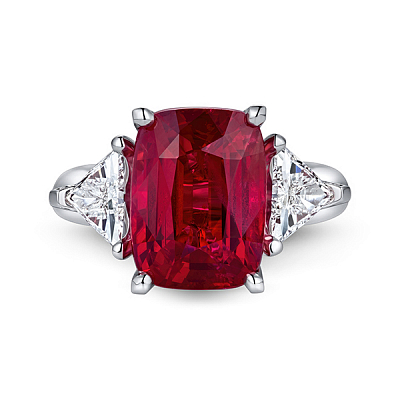 Ring with Mahenge spinel and diamonds