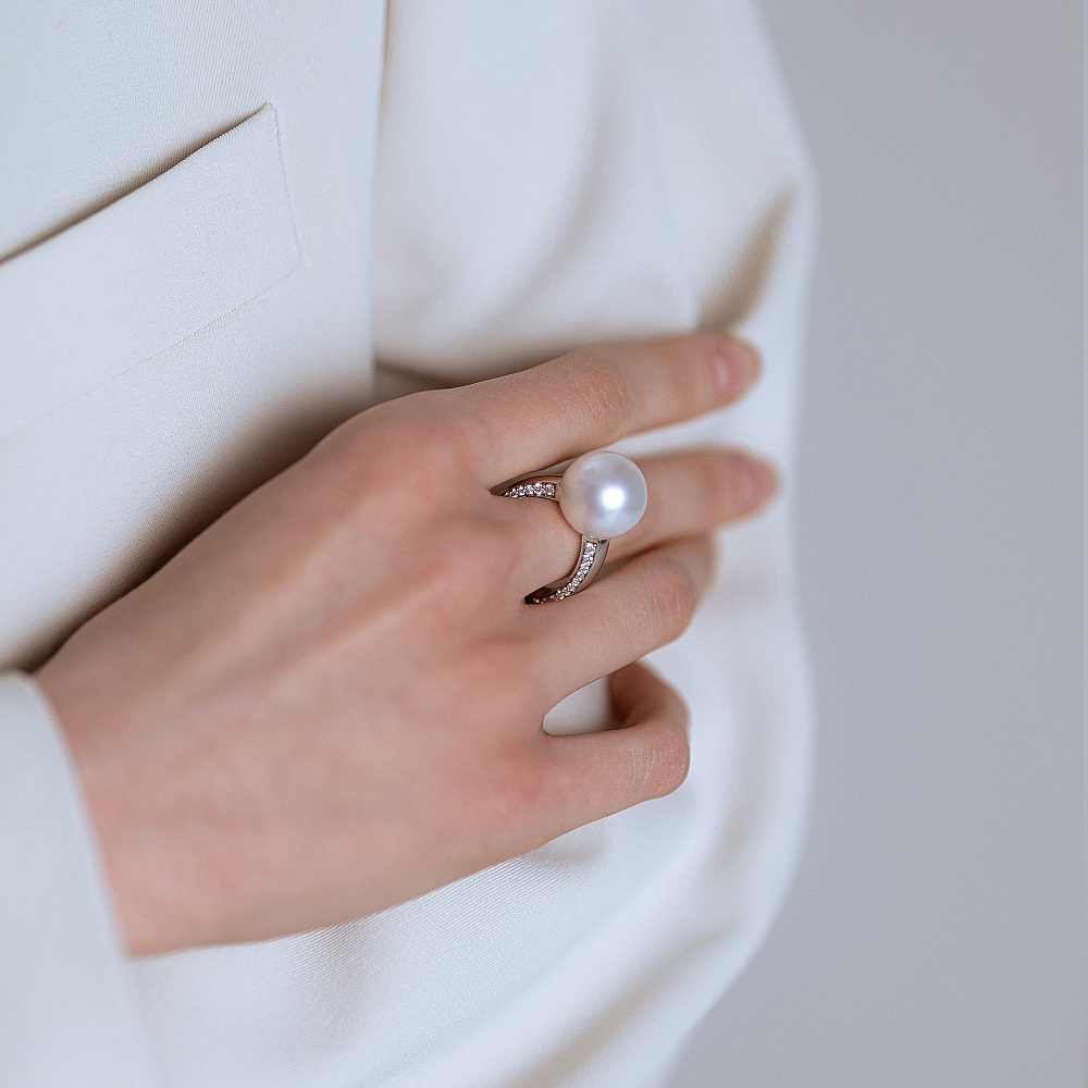 Ring with South Sea pearl and diamonds картинка 2
