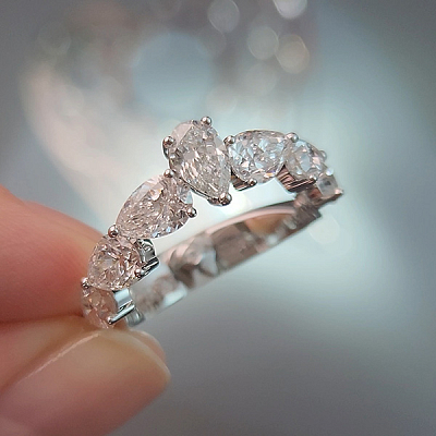 Ring with diamonds