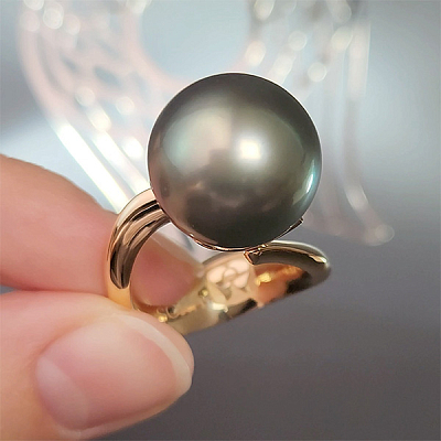 Ring with Tahitian pearl