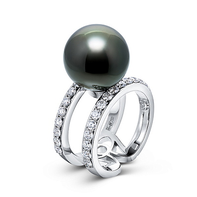 Ring with Tahitian pearl and diamonds