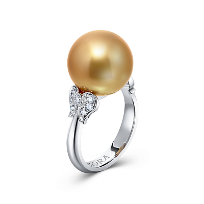 Ring with golden South Sea pearls and diamonds