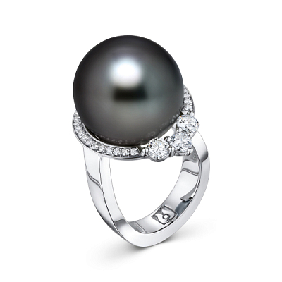 Ring with Tahitian pearl and diamonds