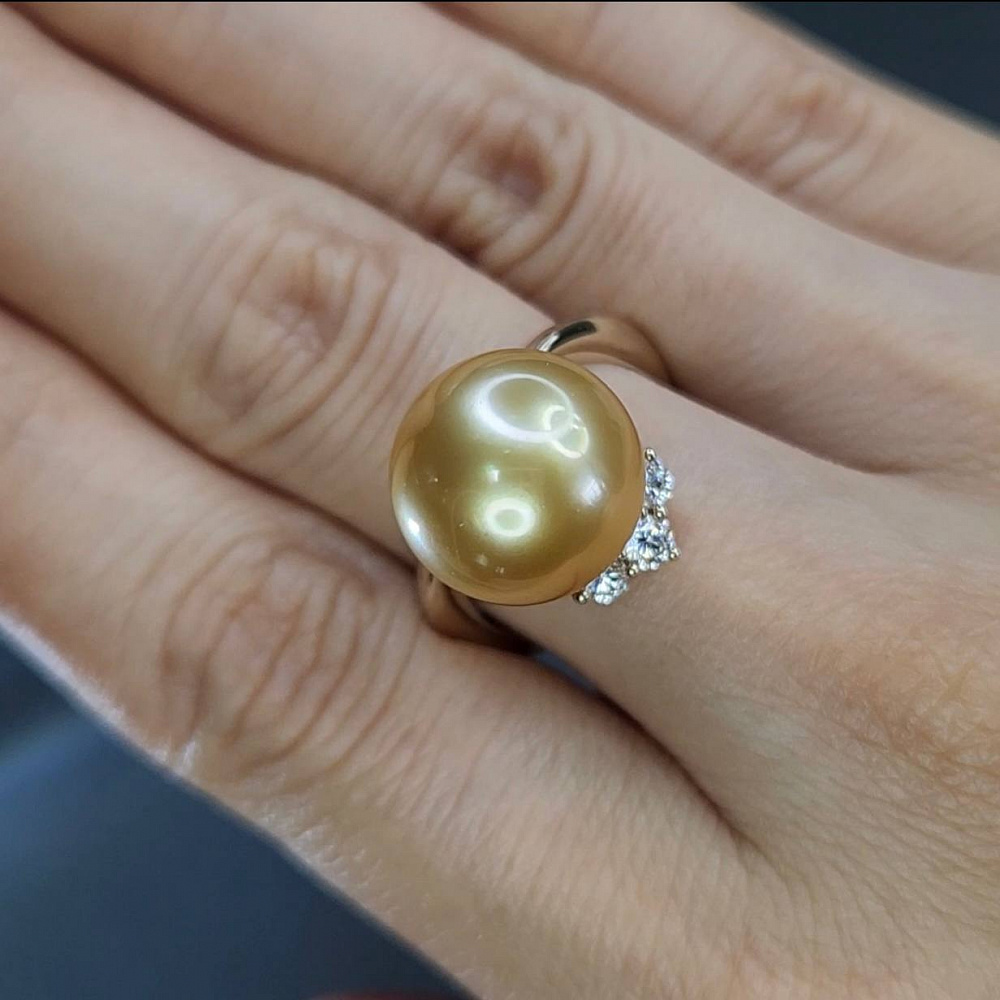 Ring with golden South Sea pearl and diamonds картинка 4