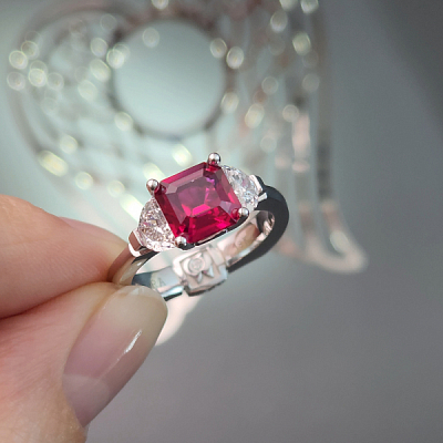 Ring with Pigeon's Blood ruby and diamonds