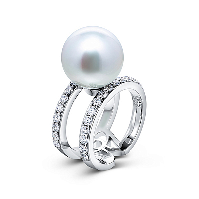 Ring with South Sea pearl and diamonds