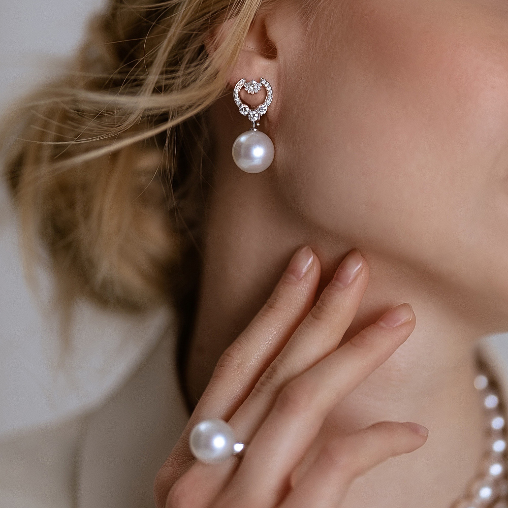 Earrings with South Sea pearls and diamonds картинка 3