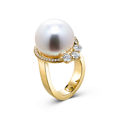 Ring with South Sea pearl and diamonds