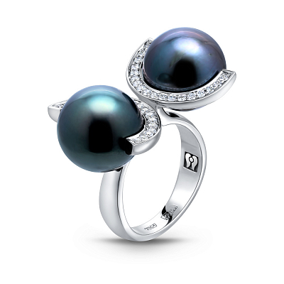 Ring with Tahitian pearl and diamonds